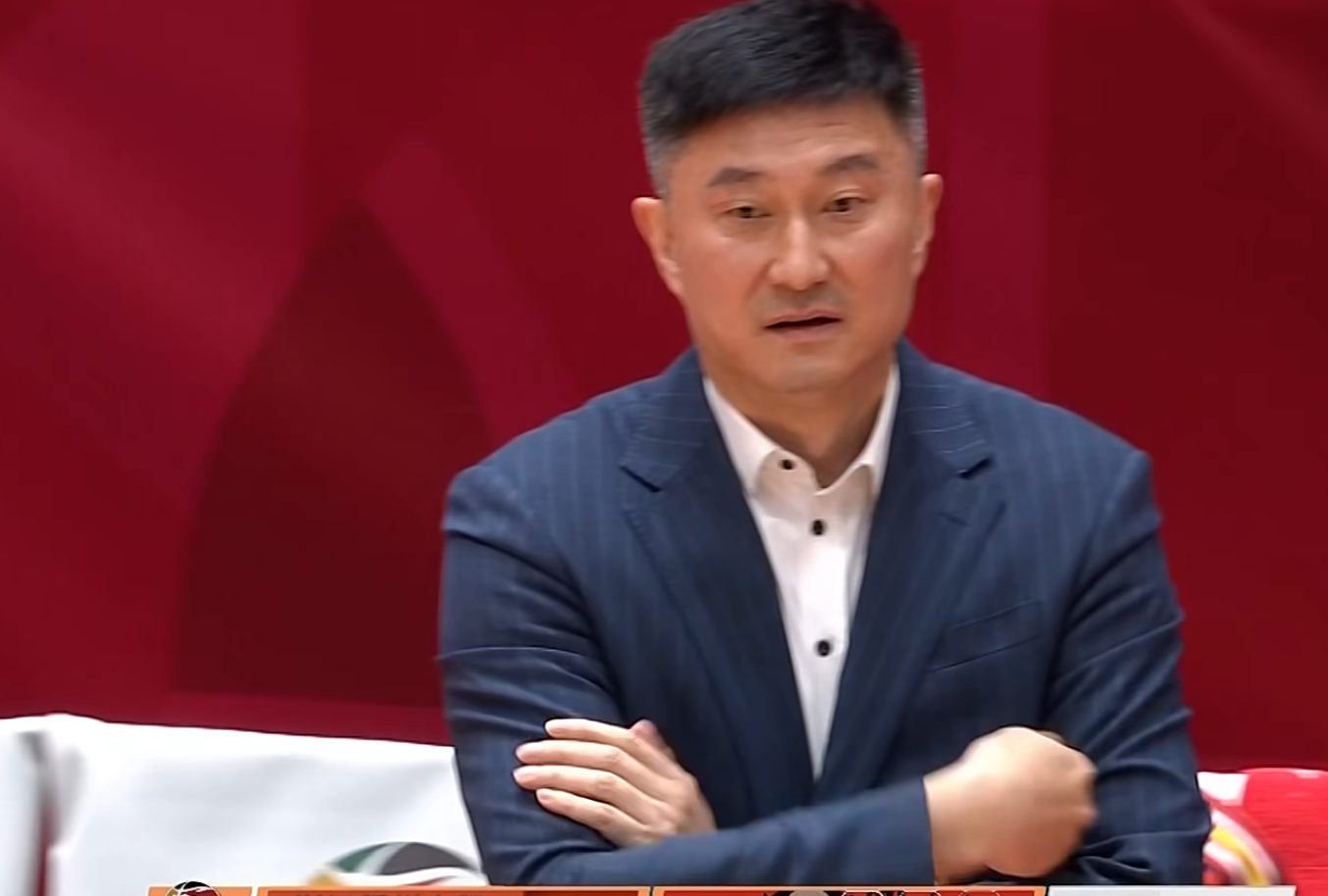 足球u10-CBA两大惨案!广东狂输上海40分,前冠军15连败,北控爆冷输江苏