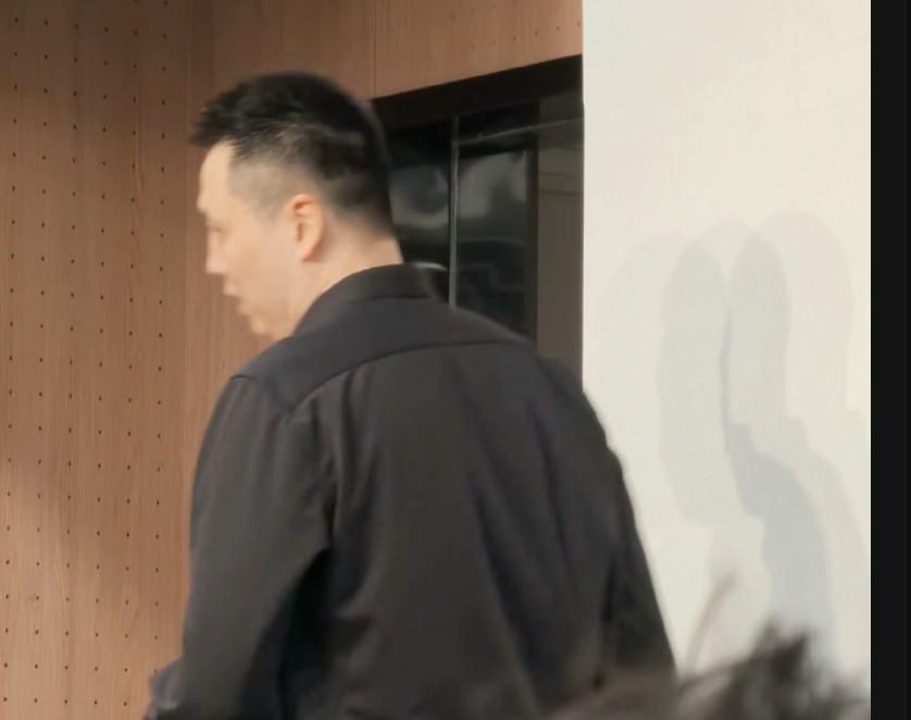 u8足球官网-G5赛后采访有媒体让卢伟点评裁判判罚，后者直接起身离场